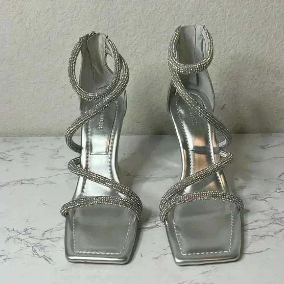 Guess Womens Lalali Embellished
Square Toe Strappy Sandals 9.5M - Picture 5 of 14